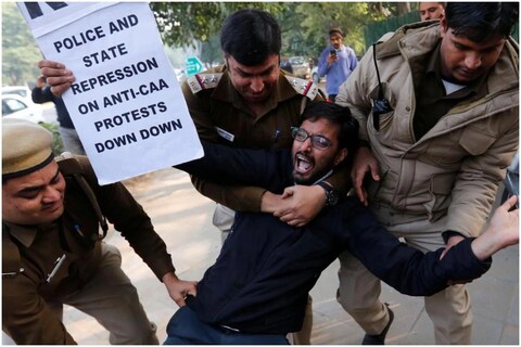 देश मुस्लीम अल्पसंख्यांकासाठी 'धोकादायक आणि हिंसक' झाला आहे, असं मत दक्षिण आशिया स्टेट ऑफ मायनॉरिटीज (South Asia State of Minorities Report 2020) या अहवालात मांडण्यात आले आहे.