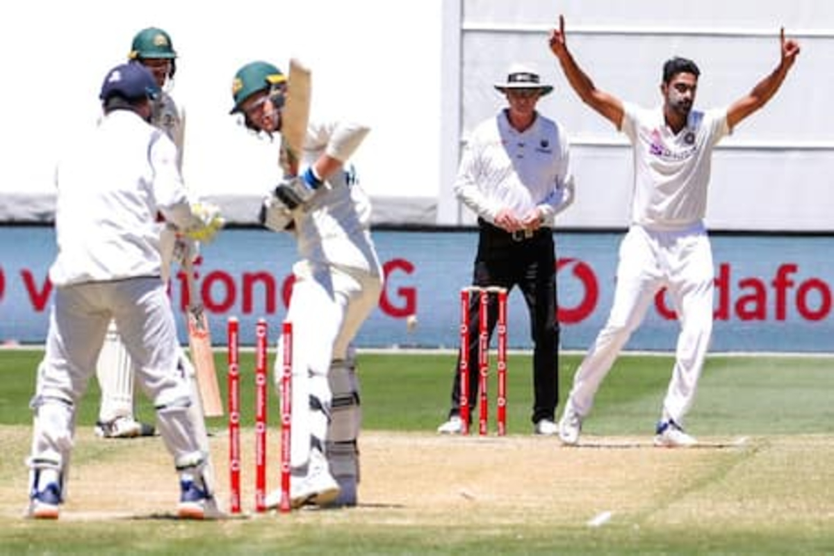 IND vs AUS : अश्विनने मोडला मुरलीधरनचा विश्वविक्रम, हा रेकॉर्ड करणारा पहिलाच