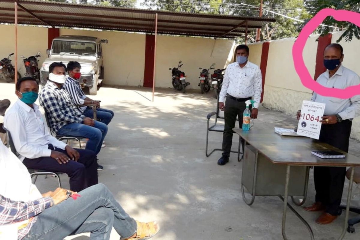 भ्रष्टाचारविरोधी दिनाच्या दिवशी जयपूर एसीबीच्या पथकाने सवाई माधोपूर येथे मोठी कारवाई करत सवाई माधोपूर एसीबीचे एसपी भेरुलाल यांना 80 हजार रुपयांची लाच घेताना अटक केली. भ्रष्टाचारविरोधी दिनाच्या दिवशी जयपूर एसीबीच्या पथकाने सवाई माधोपूर येथे मोठी कारवाई करत सवाई माधोपूर एसीबीचे एसपी भेरुलाल यांना 80 हजार रुपयांची लाच घेताना अटक केली.