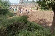 बीडमध्ये शेती करण्यावरून वाद, गावगुंडांचा दलित कुटुंबावर लाठ्या काठ्याने हल्ला बीडमध्ये शेती करण्यावरून वाद, गावगुंडांचा दलित कुटुंबावर लाठ्या काठ्याने हल्ला