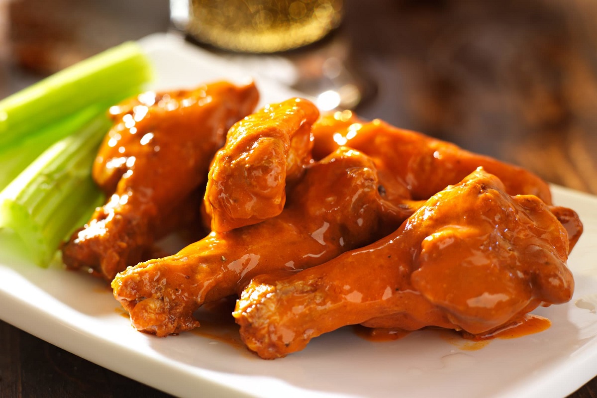 कोंबडीला न मारताच होणार चिकन निर्मिती; 'या' ठिकाणी विक्रीला मिळाली परवानगी