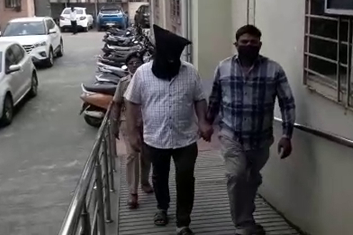 महिलांना अश्लिल कॉल करणाऱ्या विकृताला अटक, बँकेत होता मोठ्या पदावर!