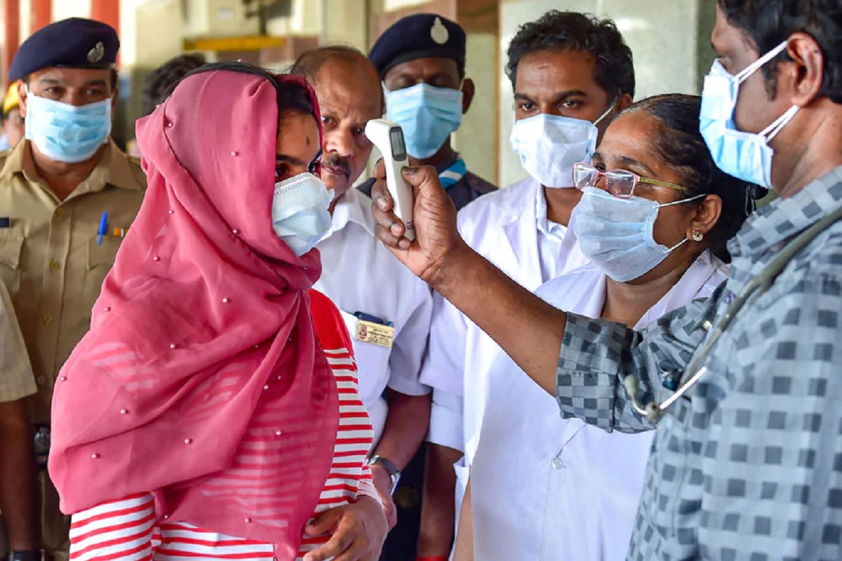  पुणे जिल्ह्यात कोरोना सुपर स्प्रेडर्सचा शोध सुरू; राजकीय नेते, व्यापारी, सामाजिक कार्यकर्त्यांचीही केली चाचणी