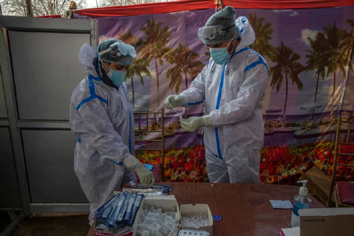 राज्यात दररोज सापडतायेत 500 नवे कोरोना रुग्ण; वाढत्या आकडेवारीमुळे टेन्शन वाढलं