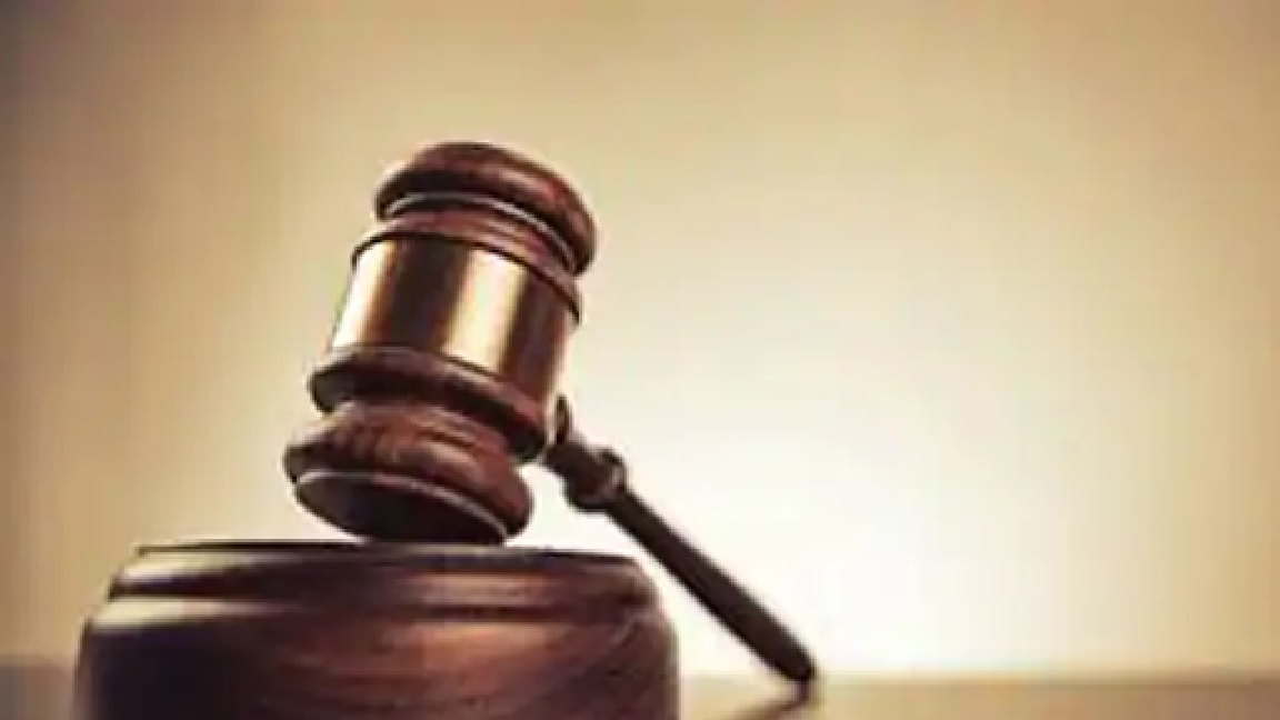 सर्व कायद्यांची ओळख महिलांना असायला हवी.