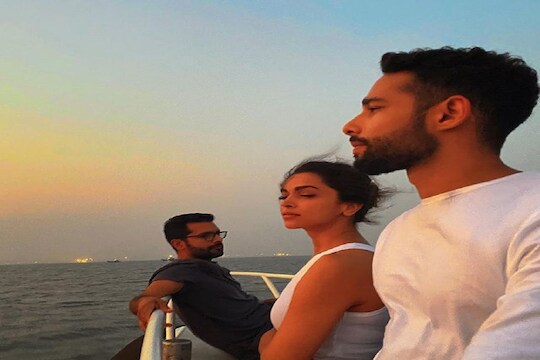 दीपिका पादुकोणने PHOTO मधून जाहीर केलं नव्या सिनेमाचं नाव?