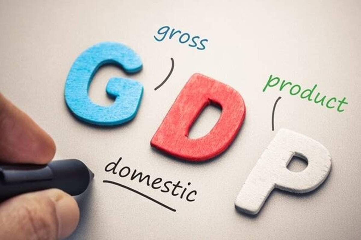 अर्थव्यवस्थेसाठी काहीशी चांगली बातमी आहे. FY 21 साठी जीडीपी ग्रोथ रेट (GDP growth) उणे 7.4 टक्के राहण्याचा अंदाज SBI ने वर्तवला आहे. चांगली बातमी याकरता कारण याआधी हा आकडा उणे 10.9 टक्के होता. अर्थव्यवस्थेमध्ये काहीशी सुधारणा होण्याचा अंदाज या अहवालात नमूद करण्यात आला आहे. अर्थव्यवस्थेसाठी काहीशी चांगली बातमी आहे. FY 21 साठी जीडीपी ग्रोथ रेट (GDP growth) उणे 7.4 टक्के राहण्याचा अंदाज SBI ने वर्तवला आहे. चांगली बातमी याकरता कारण याआधी हा आकडा उणे 10.9 टक्के होता. अर्थव्यवस्थेमध्ये काहीशी सुधारणा होण्याचा अंदाज या अहवालात नमूद करण्यात आला आहे.