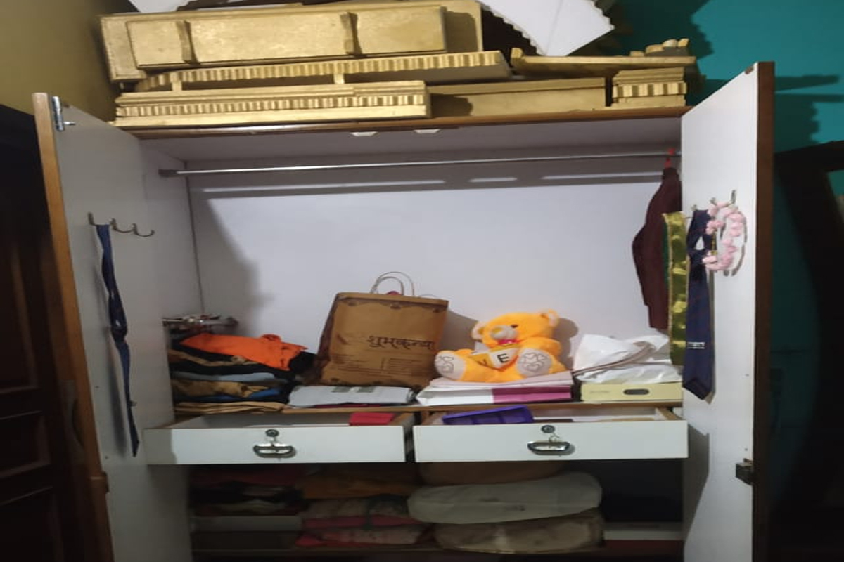 लेकीला सोडायला गेले अन् घरावर पडला दरोडा, तब्बल दीड कोटींचं सोनं लुटलं