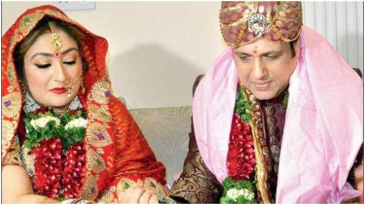 बॉलिवूडचा सुपर डान्सर गोविंदा आणि अभिनेत्री निलम यांच्याही अफेअरच्या चर्चा रंगल्या होत्या. पण त्यांनीही गोविंदाशी काडीमोड घेतला नाही. बॉलिवूडचा सुपर डान्सर गोविंदा आणि अभिनेत्री निलम यांच्याही अफेअरच्या चर्चा रंगल्या होत्या. पण त्यांनीही गोविंदाशी काडीमोड घेतला नाही.