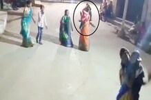चिमुकलीला कडेवर घेऊन खेळत होती गरबा, 28 सेंकदात मृत्यूनं गाठलं, पाहा थरारक VIDEO चिमुकलीला कडेवर घेऊन खेळत होती गरबा, 28 सेंकदात मृत्यूनं गाठलं, पाहा थरारक VIDEO