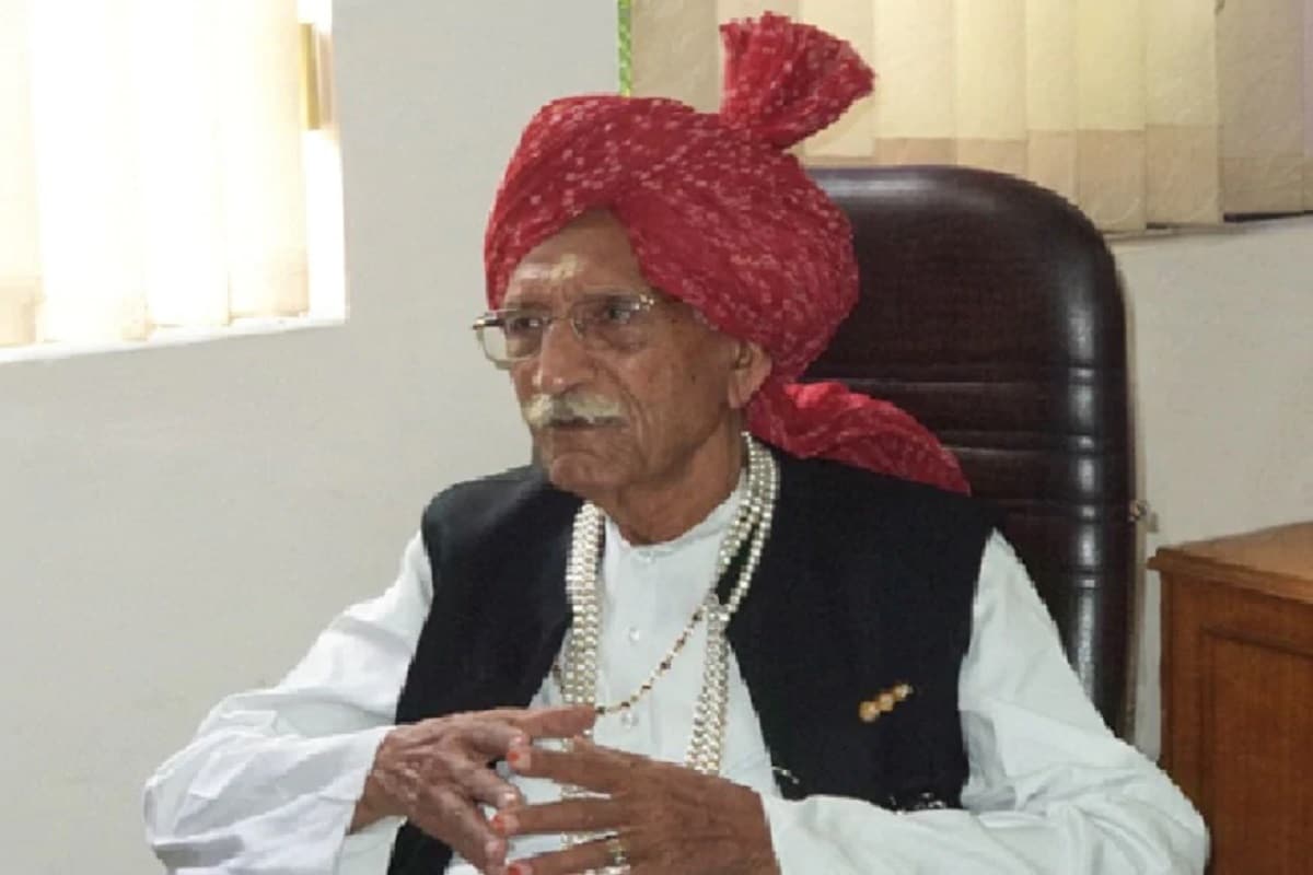 2020 या वर्षातील आणखी एक दु:खदायक घटना आज घडली आहे. MDH चे मालक महाशय धर्मपाल गुलाटी यांचं निधन झालं आहे. पहाटे 5.38 वाजताच्या सुमारास त्यांनी अखेरचा श्वास घेतला. वयाच्या 98 व्या वर्षी त्यांचं निधन झालं आहे. 2020 या वर्षातील आणखी एक दु:खदायक घटना आज घडली आहे. MDH चे मालक महाशय धर्मपाल गुलाटी यांचं निधन झालं आहे. पहाटे 5.38 वाजताच्या सुमारास त्यांनी अखेरचा श्वास घेतला. वयाच्या 98 व्या वर्षी त्यांचं निधन झालं आहे.