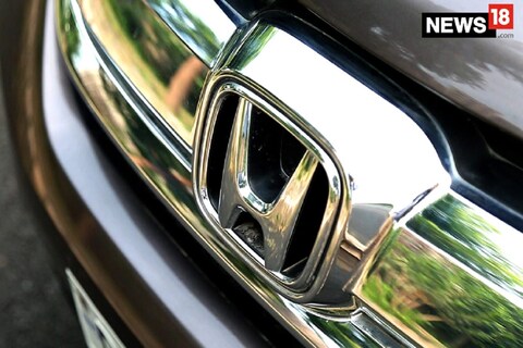  होंडा कंपनीने (Honda Motor Company) जगभरातून मोठ्या संख्येने आपल्या विक्री केलेल्या कार्स परत मागवल्या आहेत. कंपनीने तब्बल 1.79 मिलियन वाहनं परत मागवली आहेत.