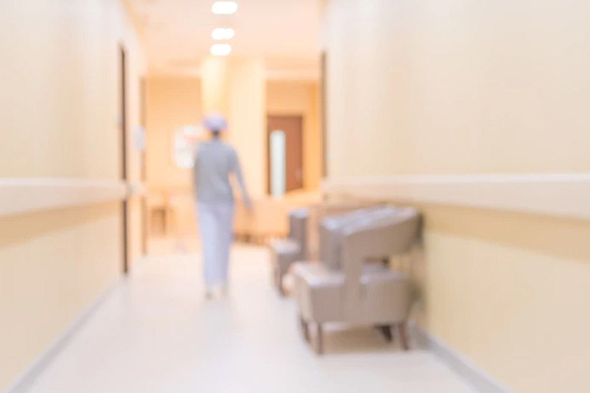 धक्कादायक! ऑपरेशन करताना रुग्णाच्या पोटात राहिले गॉज पॅड; आता थेट आरोग्यमंत्र्यांनी घेतली दखल