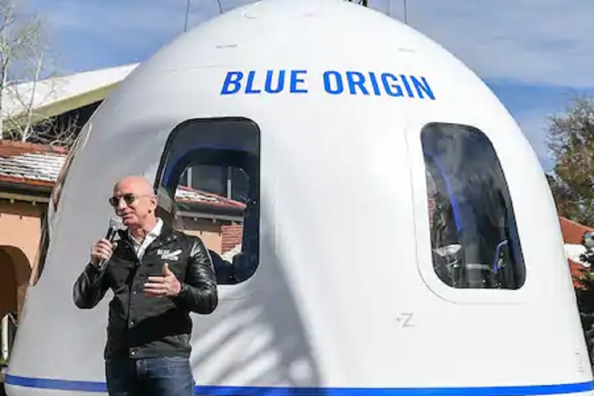 जेफ बेझोस यांची कंपनी पहिल्यांदा महिलेला चंद्रावर पाठवणार; होतेय खास इंजिनाची तयारी