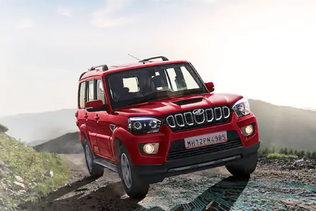 महिंद्राच्या 'या' गाड्यांवर धमाकेदार ऑफर्स; 3.06 लाखांपर्यंत भरघोस डिस्काउंट