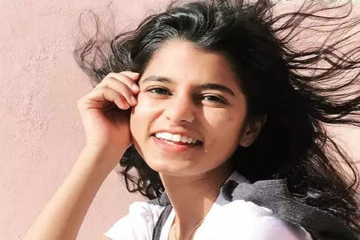 बिहारी गायिकेच्या गळ्यातून उमटले 'हे सुरांनो चंद्र व्हा', मैथिली ठाकूरचा VIDEO काही मिनिटांत VIRAL