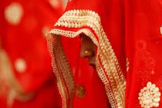 घृणास्पद! लग्नानंतर 3 दिवसातच सासरकडच्यांकडून नवरीचा अमानुष छळ; गुप्तांगावर गरम सळईनं दिले चटके