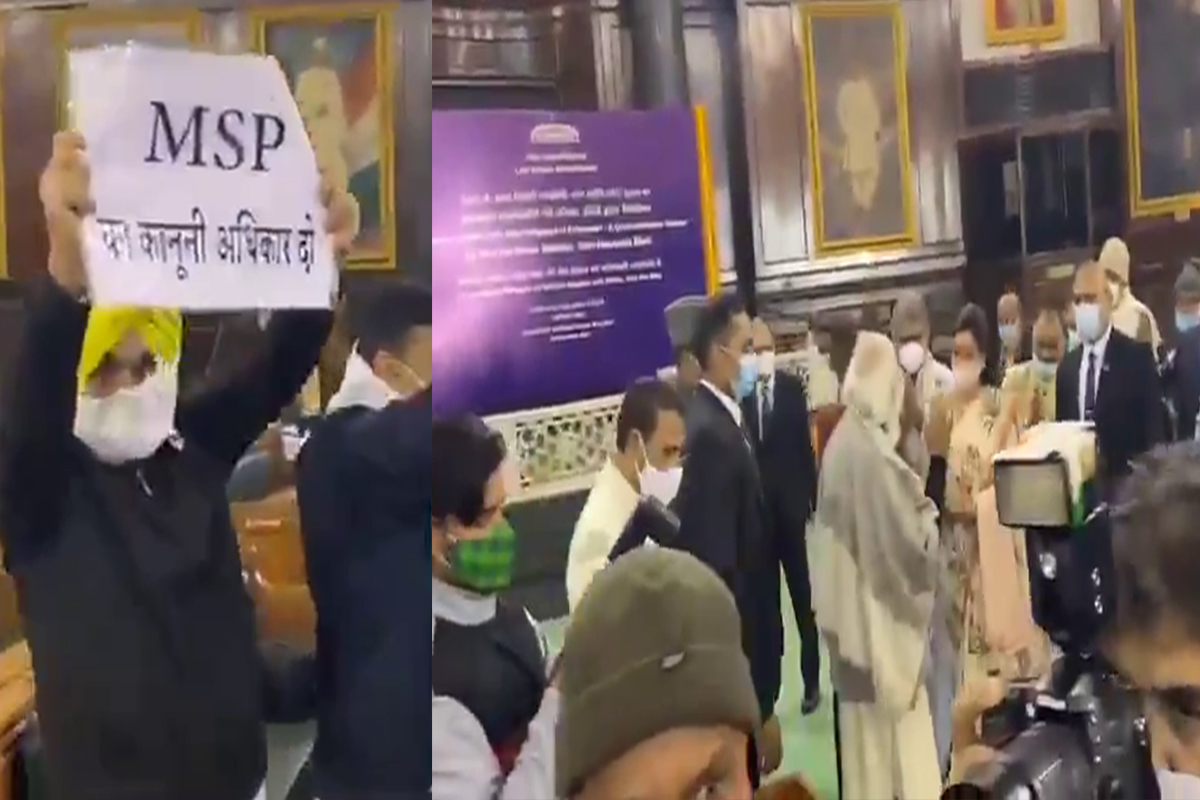 'शेतकरी थंडीत गारठले, कृषी कायदा मागे घ्या' संसदेत मोदींसमोरच घोषणाबाजी, VIDEO