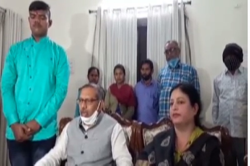 नागपुरात अनोखा विवाह सोहळा; गृहमंत्री वधुपिता तर जिल्हाधिकारी वरपिता...