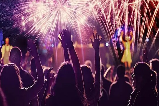 नववर्षाचं स्वागत घरीच करा! मुंबईत हॉटेल्सला रात्री 11 नंतर होम डिलिव्हरीला परवानगी