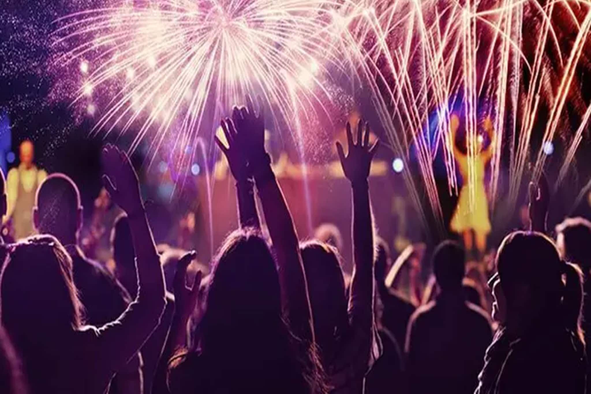 नववर्षाचं स्वागत घरीच करा! मुंबईत रात्री 11 नंतर होम डिलिव्हरीची परवानगी