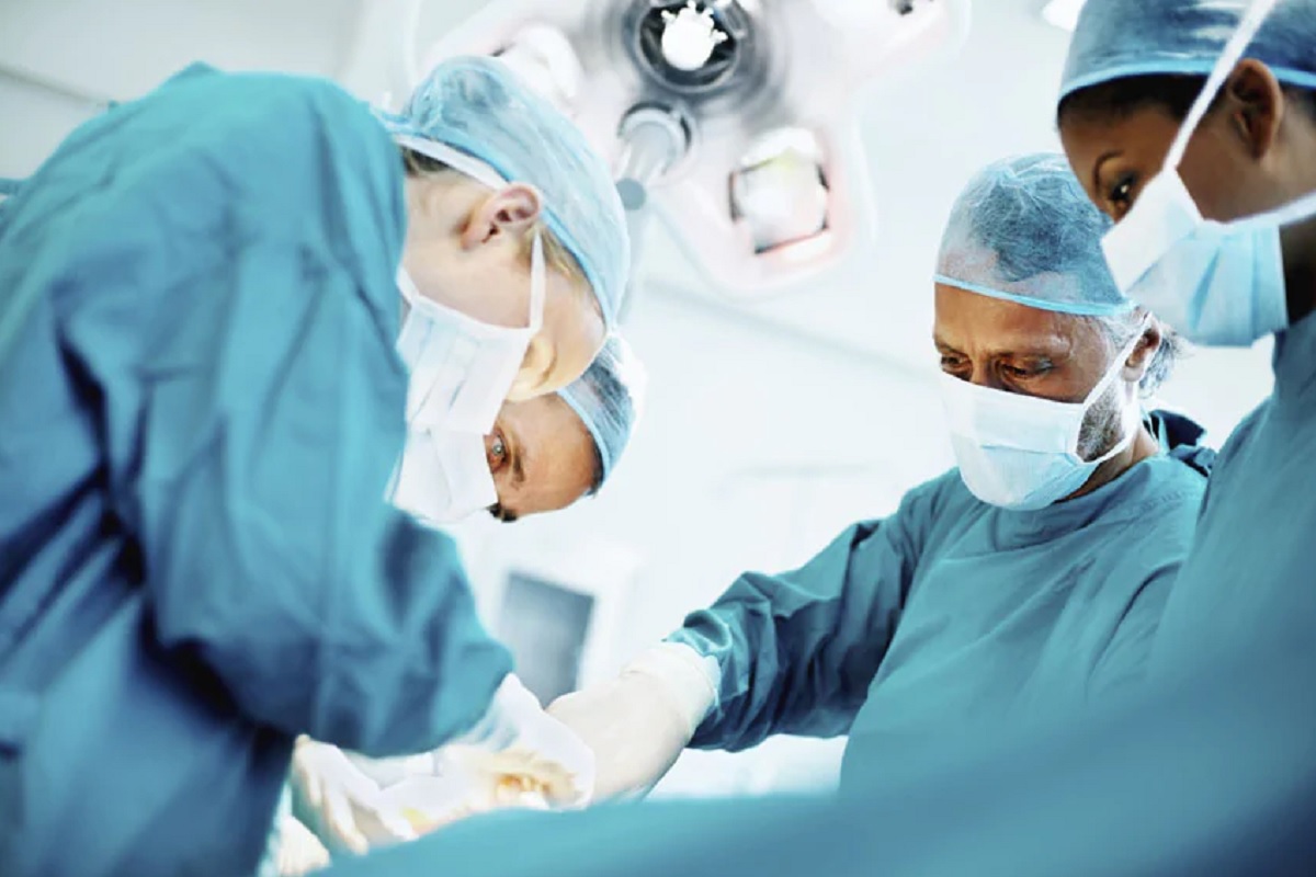 ऑपरेशनवेळी एक-दोन नाही, पोटातून काढले तब्बल 639 लोखंडी खिळे; या प्रकाराने डॉक्टरही हैराण