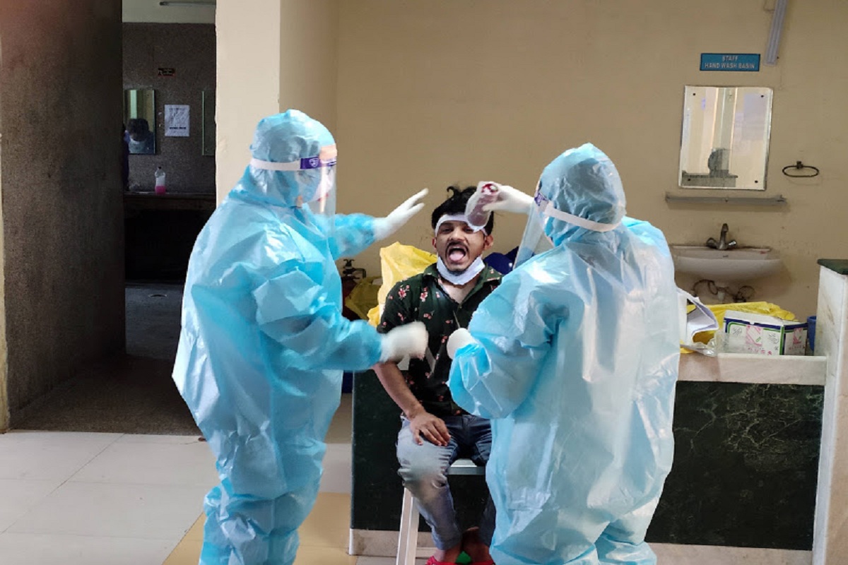 New Delhi: Medics check a COVID-19 patient who has completed mandatory 14-days of quarantine before his discharge at a hospital, during the ongoing nationwide lockdown, in New Delhi, Saturday, May 09, 2020. (PTI Photo)(PTI09-05-2020_000087B)