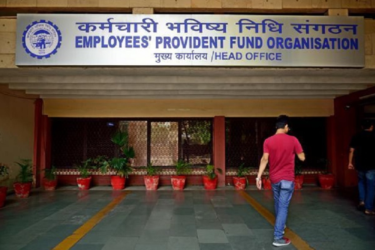 EPFO कर्मचाऱ्यांच्या खात्यात पाठवणार इतकी रक्कम? 1 जानेवारीपर्यंत मोठा बदल होण्याची शक्यता