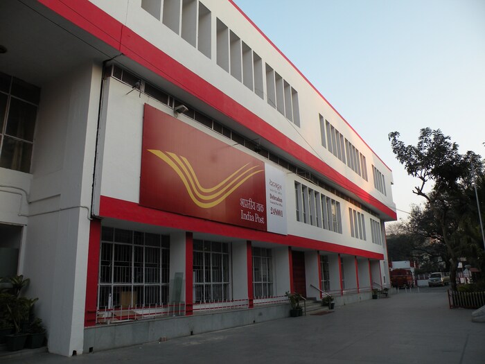 एका व्यक्तीला केवळ एकच बचत खाते उघडता येईल. पोस्टात बचत खाते उघडण्यासाठी नॉमिनी आवश्यक आहे. 