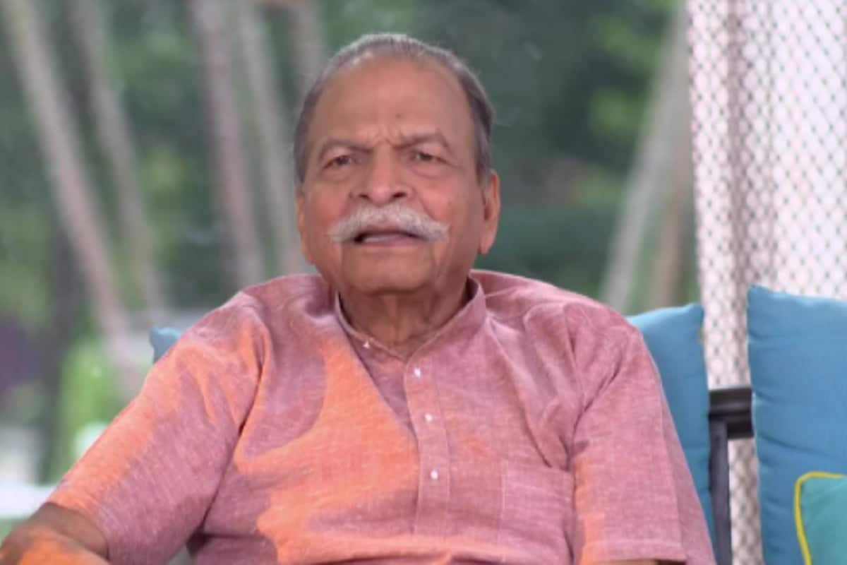 ज्येष्ठ अभिनेते रवी पटवर्धन (Ravi Patwardhan) यांचे हृदयविकाराच्या झटक्यामुळे निधन झाले. ते 83 वर्षांचे होते. शनिवारी रात्री 5 डिसेंबर रोजी त्यांचे निधन झाले. ज्येष्ठ अभिनेते रवी पटवर्धन (Ravi Patwardhan) यांचे हृदयविकाराच्या झटक्यामुळे निधन झाले. ते 83 वर्षांचे होते. शनिवारी रात्री 5 डिसेंबर रोजी त्यांचे निधन झाले.