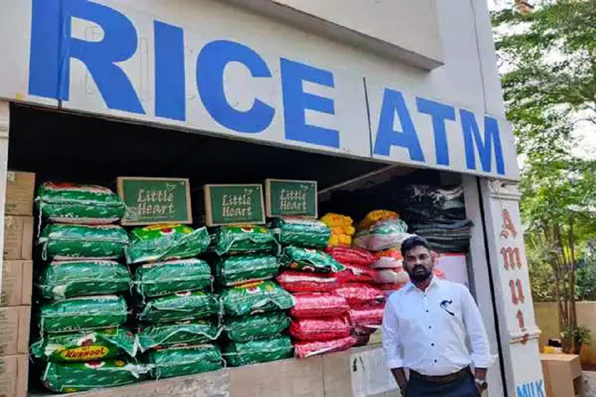 Covid काळात हा HR मॅनेजर ठरला गरिबांसाठी सुपर हिरो! राईस ATM ने दिला शेकडोंना पोटाचा आधार
