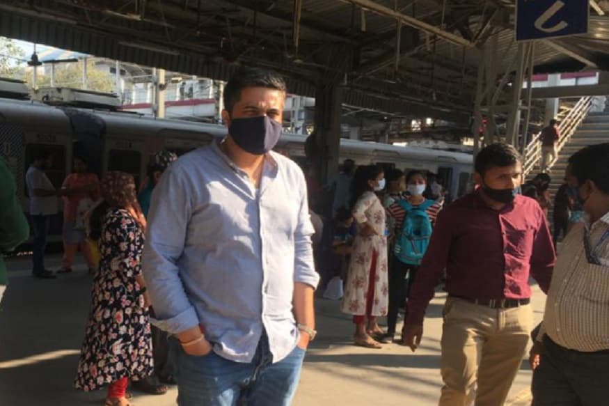 मुंबईत कॉलेजला असताना अनेकदा लोकलनं प्रवास करायचो. काल बऱ्याच दिवसांनी एका कामा निमीत्त अंधेरी ते मीरा रोड दरम्यान लोकलनं प्रवास करण्याचा योग आला आणि जुन्या आठवणी जाग्या झाल्या, असं रोहित पवार म्हणाले. मुंबईत कॉलेजला असताना अनेकदा लोकलनं प्रवास करायचो. काल बऱ्याच दिवसांनी एका कामा निमीत्त अंधेरी ते मीरा रोड दरम्यान लोकलनं प्रवास करण्याचा योग आला आणि जुन्या आठवणी जाग्या झाल्या, असं रोहित पवार म्हणाले.