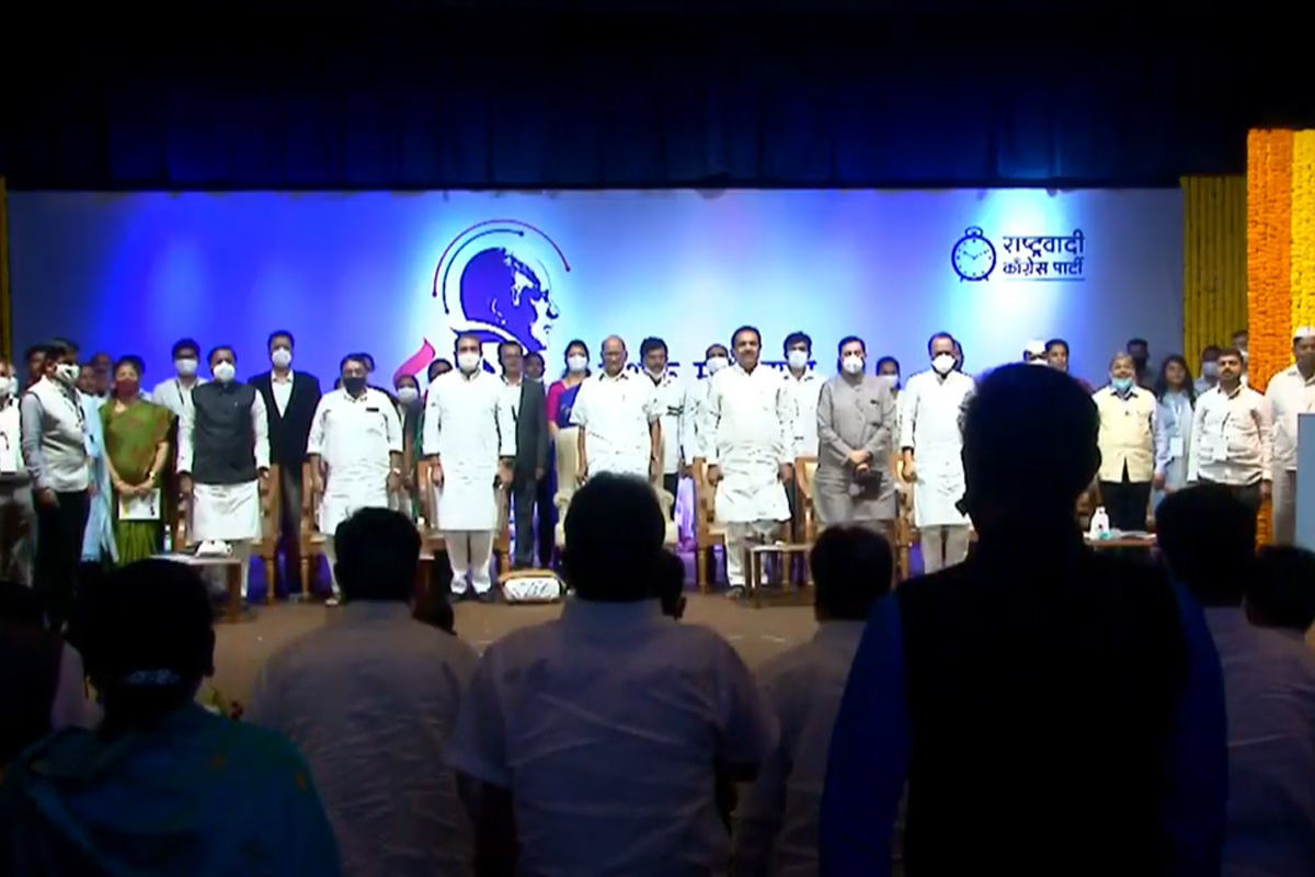 राष्ट्रवादी पक्षातला भावूक क्षण, पवारांना शुभेच्छा देताना ज्येष्ठ नेत्याला अश्रू अनावर, VIDEO