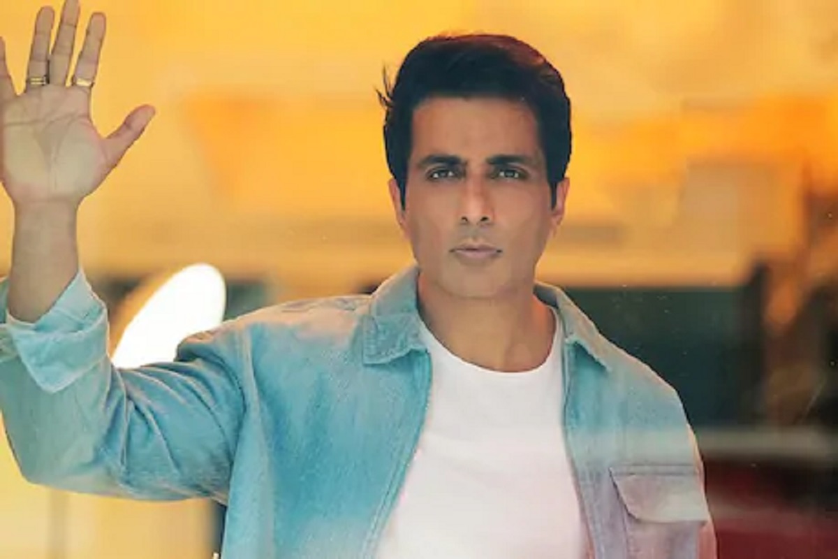 ‘स्थानबद्ध झालो तरी मदत थांबवणार नाही’; सोनू सूदला कोरोनाची लागण