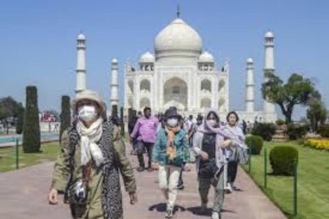 स्वत:कडे वाहन असल्याने पर्यटकांना फिरणे अधिक सोईचे होणार आहे. 