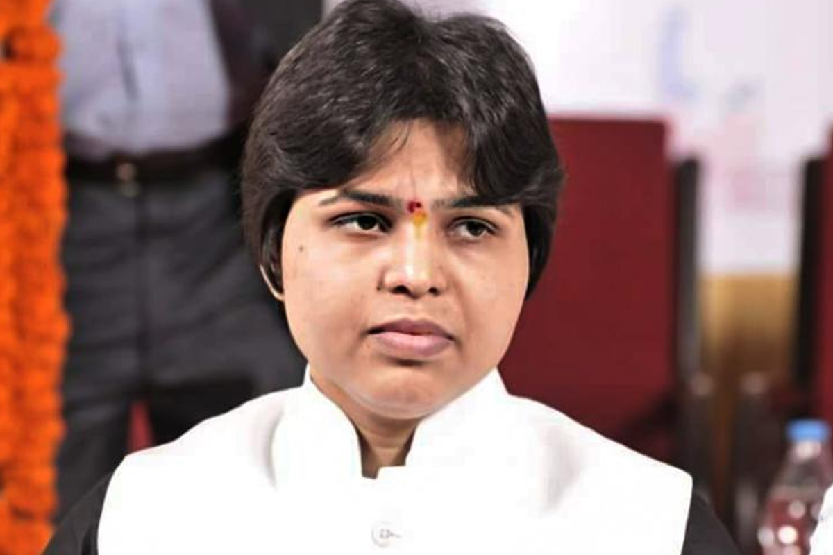 BREAKING : तृप्ती देसाईंच्या घरी पोलीस धडकले, शिर्डीत येण्यास मज्जाव