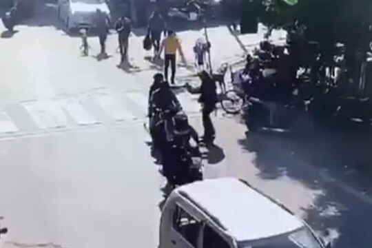 प्रॉपर्टी डिलरची भर रस्त्यात गोळ्या झाडून हत्या, पाहा धक्कादायक VIDEO