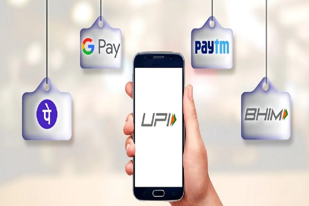 7. UPI पेमेंटमध्ये बदल- 1 जानेवारी 2021 पासून UPI च्या माध्यमातून पेमेंट करणं महागणार आहे. थर्डपार्टीकडून चालवण्यात येणाऱ्या apps वर अतिरिक्त शुल्क आकारण्यात येणार आहे. नॅशनल पेमेंट कॉर्पोरेशन ऑफ इंडिया (NPCI) ने याबाबत निर्णय घेतला आहे. 7. UPI पेमेंटमध्ये बदल- 1 जानेवारी 2021 पासून UPI च्या माध्यमातून पेमेंट करणं महागणार आहे. थर्डपार्टीकडून चालवण्यात येणाऱ्या apps वर अतिरिक्त शुल्क आकारण्यात येणार आहे. नॅशनल पेमेंट कॉर्पोरेशन ऑफ इंडिया (NPCI) ने याबाबत निर्णय घेतला आहे.