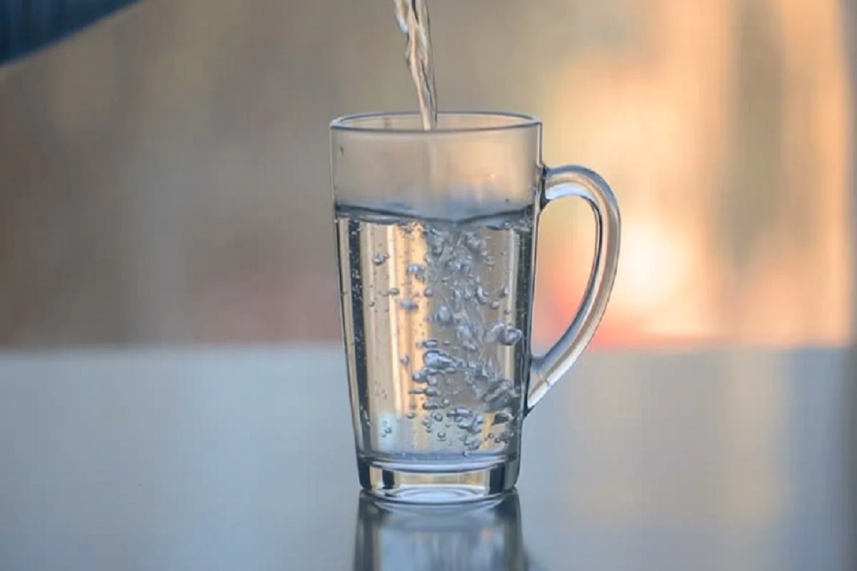 जास्त पाणी पिणंही ठरू शकतं घातक, तहान नियंत्रणात ठेवण्याचे हे आहेत सोपे उपाय