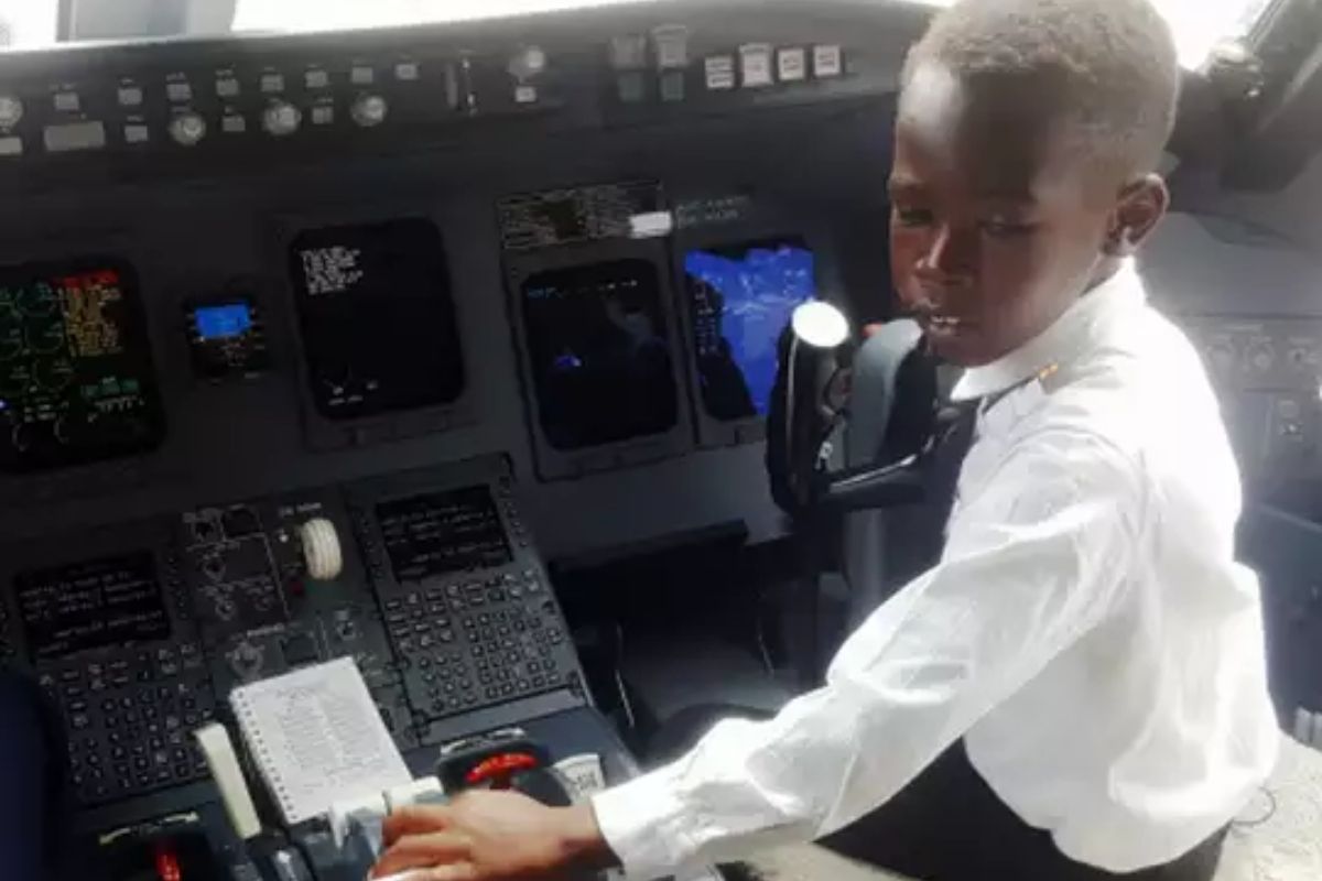 7 वर्षांच्या कॅप्टनने उडवलं प्रवासी विमान; लहानग्याचं कौशल्य पाहून नेटकरी हैराण!