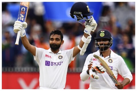 विराट कोहली (Virat Kohli) च्या अनुपस्थितीमध्ये भारतीय टीमचं नेतृत्व करणारा अजिंक्य रहाणे (Ajinkya Rahane) सिडनी टेस्टमध्ये एका खास विक्रमाची बरोबरी करू शकतो. अजिंक्य रहाणेला आता एमएस धोनी (MS Dhoni) याचा विक्रम खुणावत आहे. 