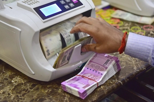 ALERT! या बँकेत खातं असेल तर आजच जवळच्या शाखेत करा संपर्क, अन्यथा खोळंबतील आर्थिक कामं