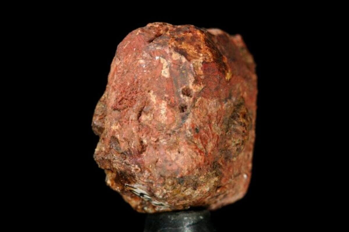 फ्रॅनशियम (Fransium) : फ्रॅनशियमची किंमत प्रति ग्रॅम एक अब्ज डॉलर एवढी आहे. हे मूलद्रव्य इतकं महाग का आहे, असा विचार तुमच्या मनात आला असेल. फ्रॅनशियम केवळ 22 मिनिटांपर्यंतच वातावरणात राहू शकतं. त्यानंतर ते गायब होतं. म्हणूनच फ्रॅनशियमचे प्रति ग्रॅम सैद्धांतिक आहे. एवढ्या प्रमाणातही ते वातावरणात राहू शकत नाही. फ्रॅनशियम कशातही वापर केला जात नाही. त्यामुळे त्याची निर्मिती होत नाही. फ्रॅनशियम (Fransium) : फ्रॅनशियमची किंमत प्रति ग्रॅम एक अब्ज डॉलर एवढी आहे. हे मूलद्रव्य इतकं महाग का आहे, असा विचार तुमच्या मनात आला असेल. फ्रॅनशियम केवळ 22 मिनिटांपर्यंतच वातावरणात राहू शकतं. त्यानंतर ते गायब होतं. म्हणूनच फ्रॅनशियमचे प्रति ग्रॅम सैद्धांतिक आहे. एवढ्या प्रमाणातही ते वातावरणात राहू शकत नाही. फ्रॅनशियम कशातही वापर केला जात नाही. त्यामुळे त्याची निर्मिती होत नाही.