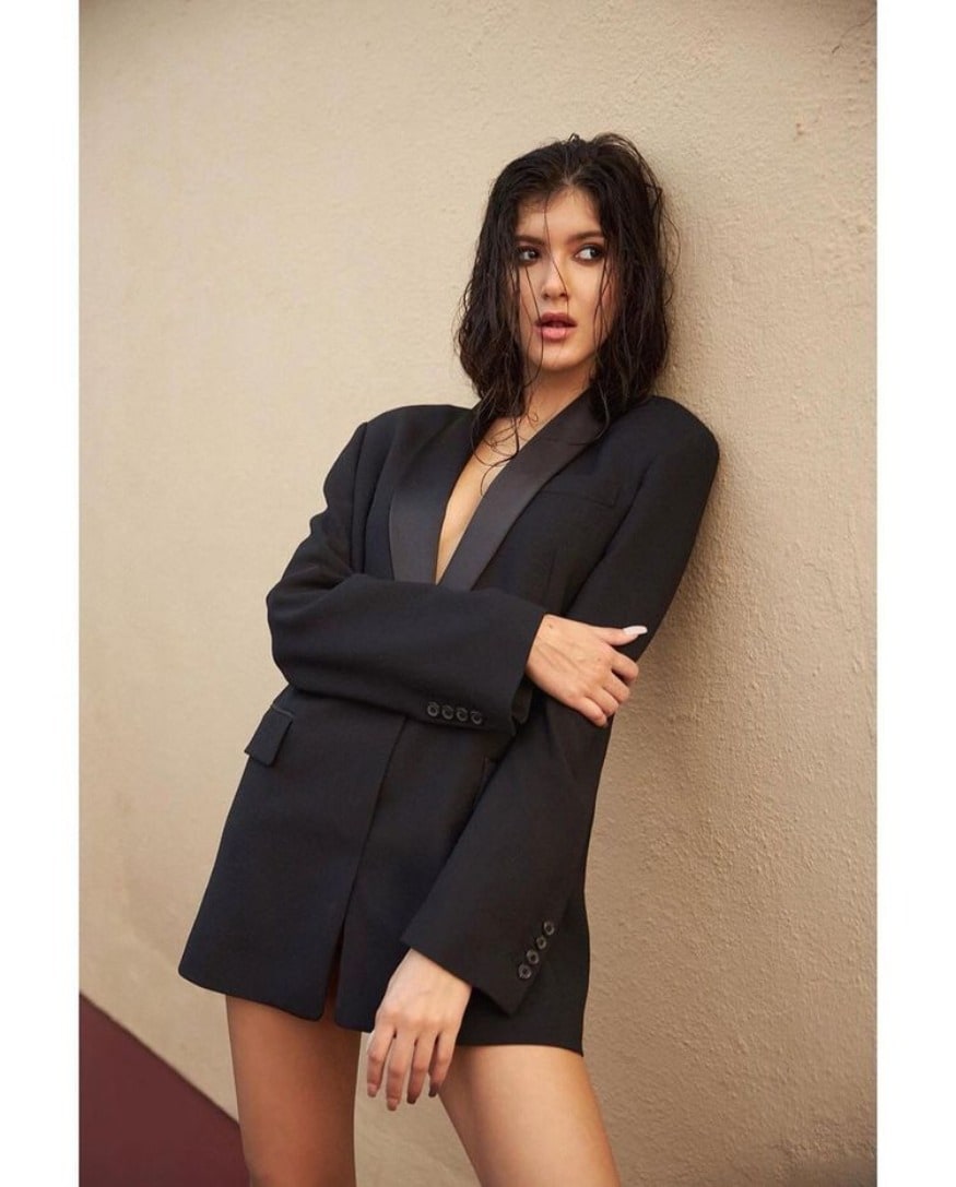 स्टारकिड असूनही शनाया (Shanaya Kapoor) कॅमेरापासून सहसा दूरच असते. परंतु नुकतीच ती नेटफ्लिक्सच्या स्टारकिड असूनही शनाया (Shanaya Kapoor) कॅमेरापासून सहसा दूरच असते. परंतु नुकतीच ती नेटफ्लिक्सच्या