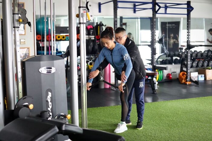 गुई जिममध्ये सतत व्यायामही करते. टिकटॉकवर तिचे 2 लाखहून अधिक फॉलोअर्स आहे. ती चिनच्या नैनिंगमध्ये राहते. तिला तिच्या आईनेच लहनाचं मोठं केलं आहे. गुई लहान असतानाच तिच्या वडिलांचं निधन झालं होतं. (Pic- AFP)