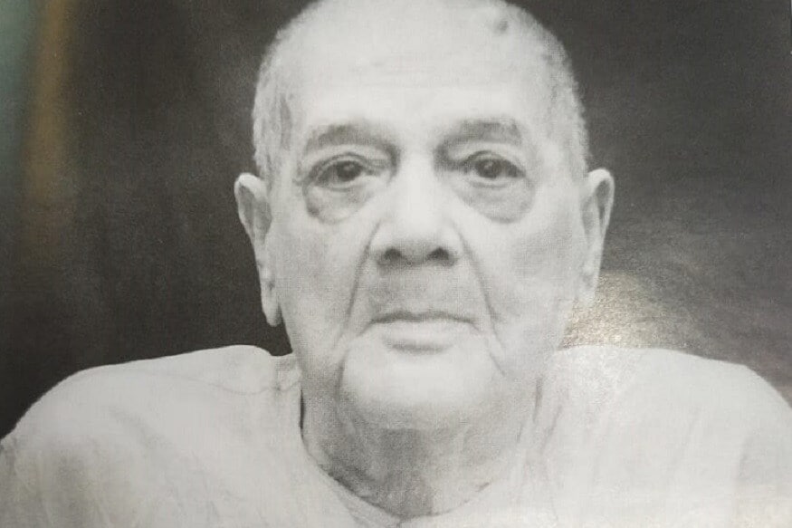 हा फोटो आहे स्वामी विवेकानंद यांचे लहान भाऊ महेंद्रनाथ दत्त यांचा. त्यांचा जन्म 1869 मध्ये झाला होता. लहानपणापासून ते रामकृष्ण मिशन आणि विवेकानंद यांच्या कार्याशी जोडले गेले होते. स्वामी विवेकानंद यांच्याबरोबर ते दीर्घकाळ होते. स्वामी विवेकानंद यांच्या अदभूत दैवी शक्तींची त्यांना जाणीव होती. महेंद्रनाथही सतत भारत आणि इतर परदेशात दौरे करत. लंडन म्युझियममध्ये त्यांनी अभ्यास केला. अनेक विषयामध्ये त्यांना रस होता. त्याचा त्यांनी खूप अभ्यास केला. ते एक विचारवंत आणि समाजिक चिंतक होते. ते एक उत्तम कलाकार, अर्थतज्ञ आणि फिलाँथ्रॉपिस्टही होते. हा फोटो आहे स्वामी विवेकानंद यांचे लहान भाऊ महेंद्रनाथ दत्त यांचा. त्यांचा जन्म 1869 मध्ये झाला होता. लहानपणापासून ते रामकृष्ण मिशन आणि विवेकानंद यांच्या कार्याशी जोडले गेले होते. स्वामी विवेकानंद यांच्याबरोबर ते दीर्घकाळ होते. स्वामी विवेकानंद यांच्या अदभूत दैवी शक्तींची त्यांना जाणीव होती. महेंद्रनाथही सतत भारत आणि इतर परदेशात दौरे करत. लंडन म्युझियममध्ये त्यांनी अभ्यास केला. अनेक विषयामध्ये त्यांना रस होता. त्याचा त्यांनी खूप अभ्यास केला. ते एक विचारवंत आणि समाजिक चिंतक होते. ते एक उत्तम कलाकार, अर्थतज्ञ आणि फिलाँथ्रॉपिस्टही होते.