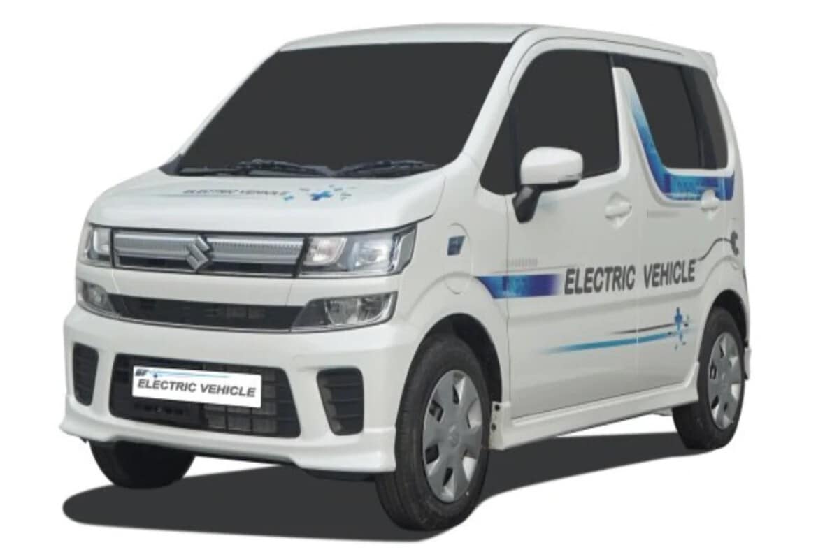 मारुती सर्वात पॉप्युलर हॅचबॅक कार WagonR चं इलेक्ट्रिक वेरिएंट लाँच करण्याची तयारी करत आहे. या कारची सुरुवातीची किंमत जवळपास 8 लाखांपर्यंत असू शकते. मारुती सर्वात पॉप्युलर हॅचबॅक कार WagonR चं इलेक्ट्रिक वेरिएंट लाँच करण्याची तयारी करत आहे. या कारची सुरुवातीची किंमत जवळपास 8 लाखांपर्यंत असू शकते.