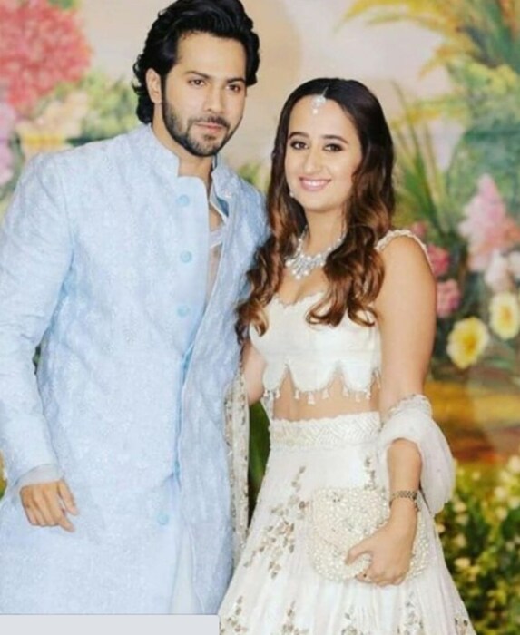 या वृत्तानुसार दोघाचा विवाहसोहळ 5 दिवस सुरू असणार आहे. 22 ते 26 जानेवारी दरम्यान हे सारे फंक्शन होणार आहेत. 