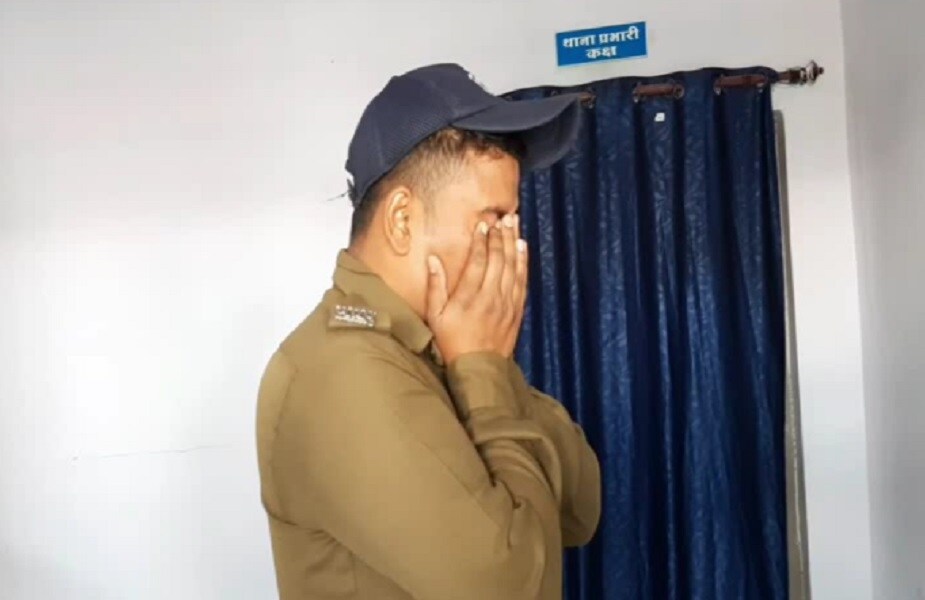 विवेक (Vivek Parmar) यांनी आपली बदली ग्वाल्हेरमध्ये करण्याची मागणी केली होती. त्यांचे आईवडील ग्वाल्हेरमध्ये राहत असल्याने आईवडिलांकडे देखील लक्ष देता येईल या दृष्टिकोनातून त्यांनी पत्नीच्या शहरामध्ये बदलीची मागणी केली होती. परंतु सरकारने त्यांच्यावर न्याय करण्याऐवजी अन्याय केल्याची भावना त्यांनी व्यक्त केली आहे. याचबरोबर पत्नीची बदली पुन्हा ग्वालियरला करण्याची विनंती देखील त्यांनी केली. विवेक (Vivek Parmar) यांनी आपली बदली ग्वाल्हेरमध्ये करण्याची मागणी केली होती. त्यांचे आईवडील ग्वाल्हेरमध्ये राहत असल्याने आईवडिलांकडे देखील लक्ष देता येईल या दृष्टिकोनातून त्यांनी पत्नीच्या शहरामध्ये बदलीची मागणी केली होती. परंतु सरकारने त्यांच्यावर न्याय करण्याऐवजी अन्याय केल्याची भावना त्यांनी व्यक्त केली आहे. याचबरोबर पत्नीची बदली पुन्हा ग्वालियरला करण्याची विनंती देखील त्यांनी केली.