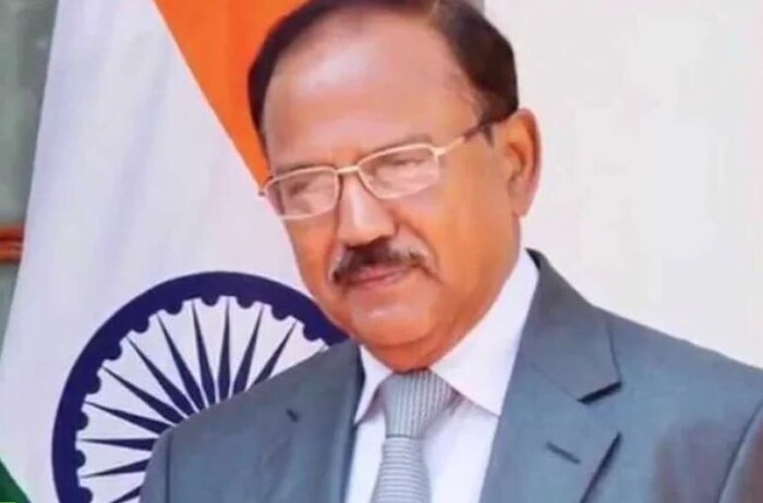 5)गुप्तहेर म्हणून काम करताना अजित डोभाल(Ajit Doval) अनेक बारीक गोष्टींचा अभ्यास करत असत. त्यांच्या हाताखाली काम केलेल्या एका अधिकाऱ्याने बीबीसीला दिलेल्या मुलाखतीत याविषयी माहिती दिली होती. पाकिस्तानमध्ये काम करताना ते बनियान आणि पायजमावर राहत असल्याचे त्यांनी सांगितले. यासाठी त्यांनी मुस्लिम धर्मग्रंथांची माहिती घेतली. मुस्लिम आचार-विचार, पेहराव, चालीरीती आत्मसात कराव्या लागल्या. (Photo- moneycontrol)